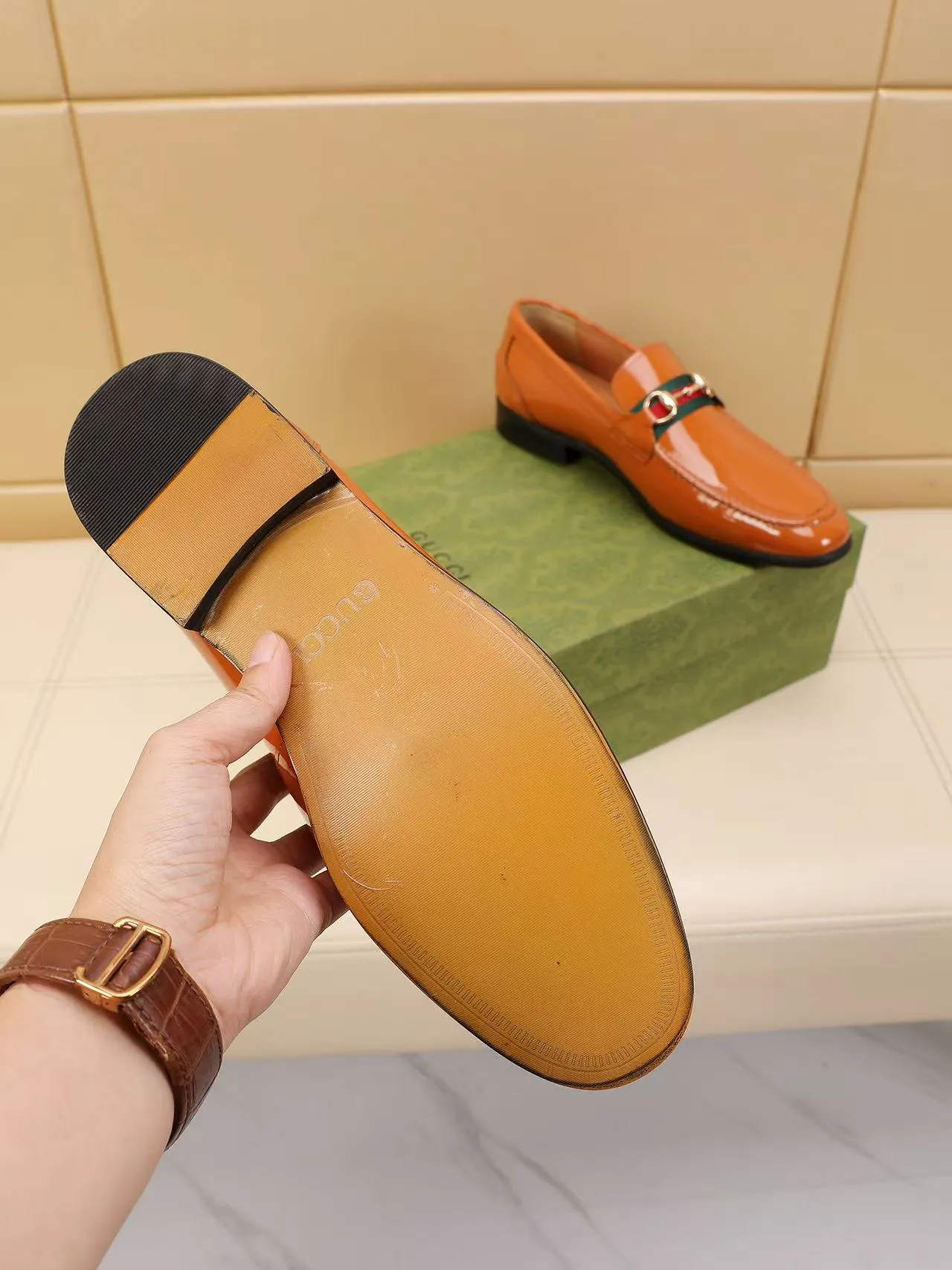 Men's men's shoes 💰440 🆘【GUCCI】Gucci ·🐂里· Hot-selling beanie shoes, top brand luxury, top quality, latest fashion beanie shoes.. The upper is made of original high mercerized smooth cow suede. (Full top-layer water-dyed 🐂 leather and lining). The original stylish and stylish soft rubber wear-resistant and non-slip outsole is light and comfortable on the foot, available in 2 colors! Matching code: 39-45 (38.46. Customized)